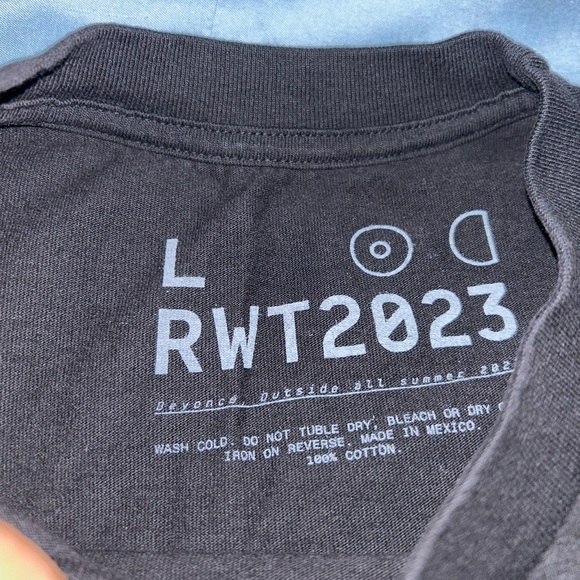 -Beyoncé Renaissance World Tour 2023 T
-Size Large - Picture 2 of 4